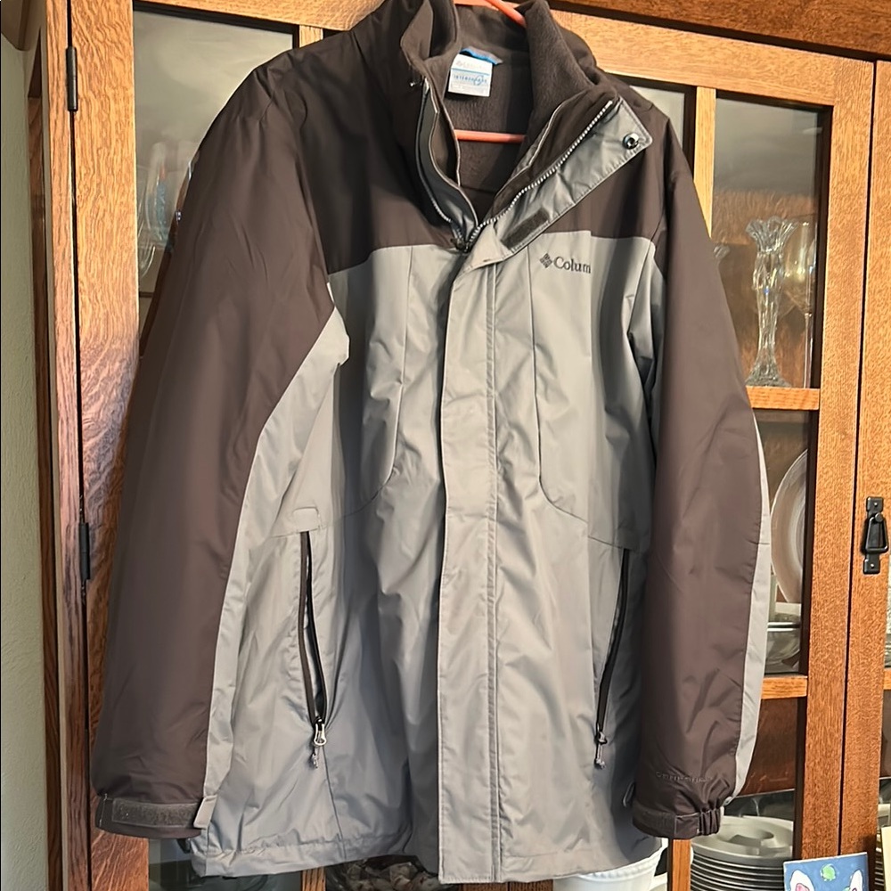 Columbia Men's Gray and Black Coat